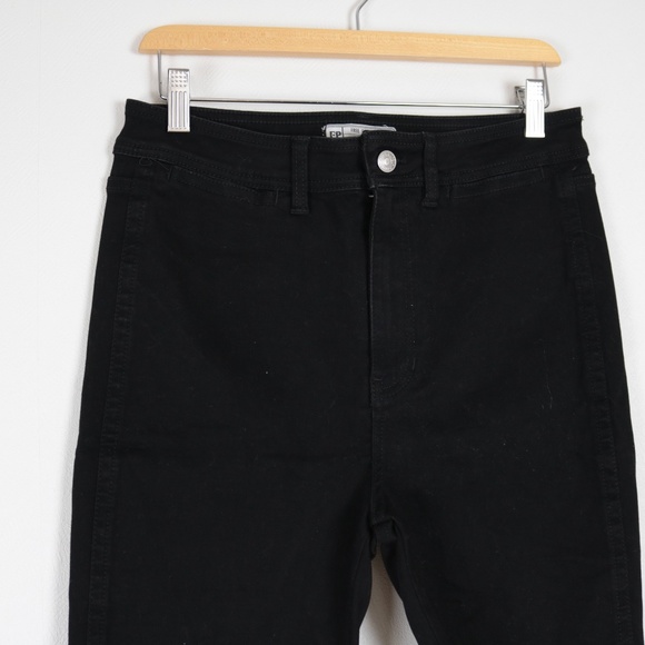 Free People Black Denim Avery Cutoff Bermuda Shorts Size 31 - Picture 2 of 6